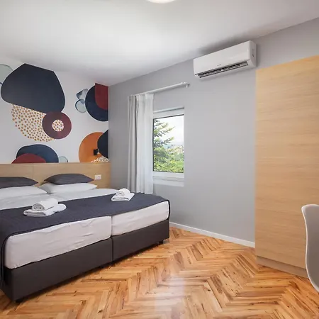Solar Bed & Breakfast
